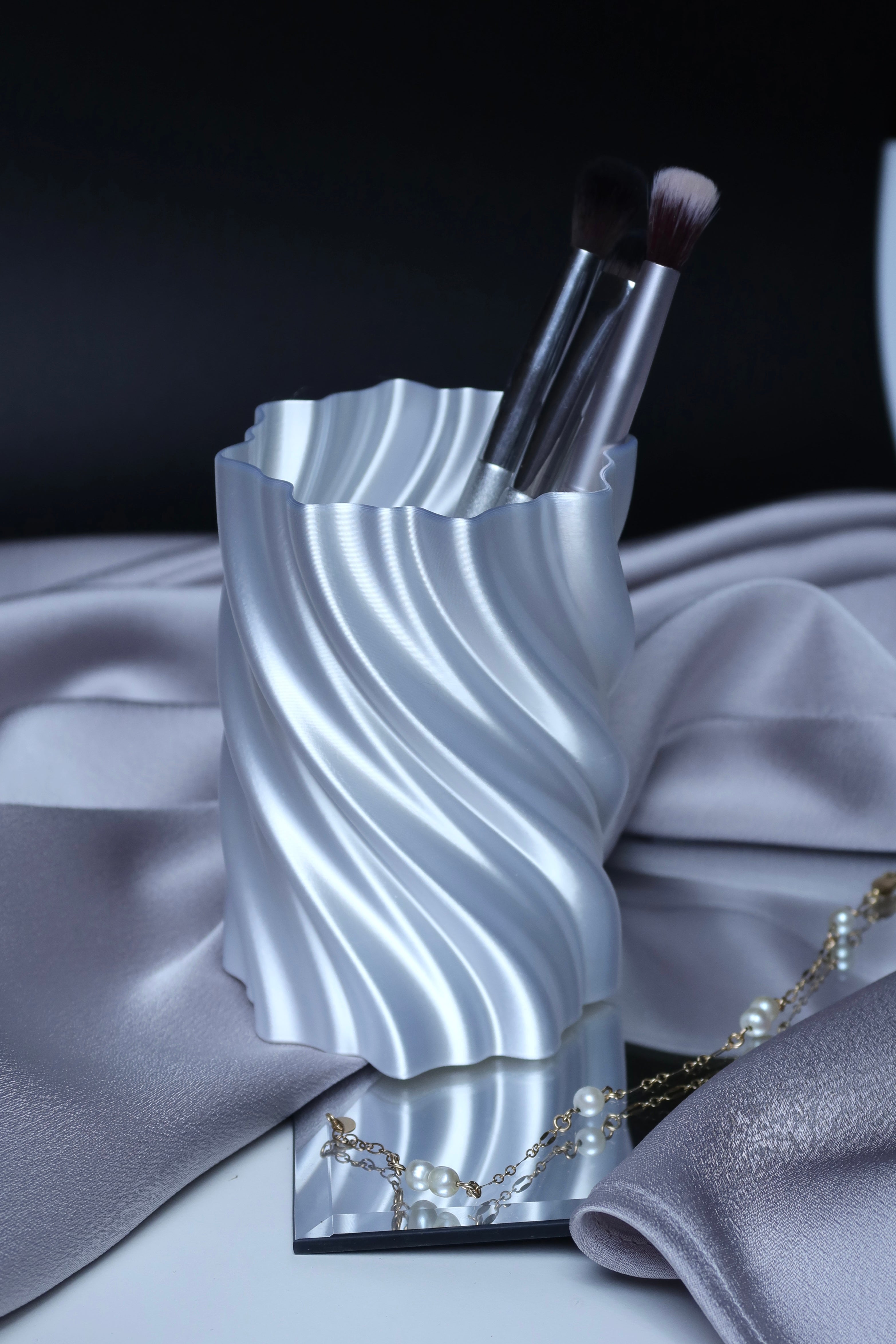 Silk Flow Organizer